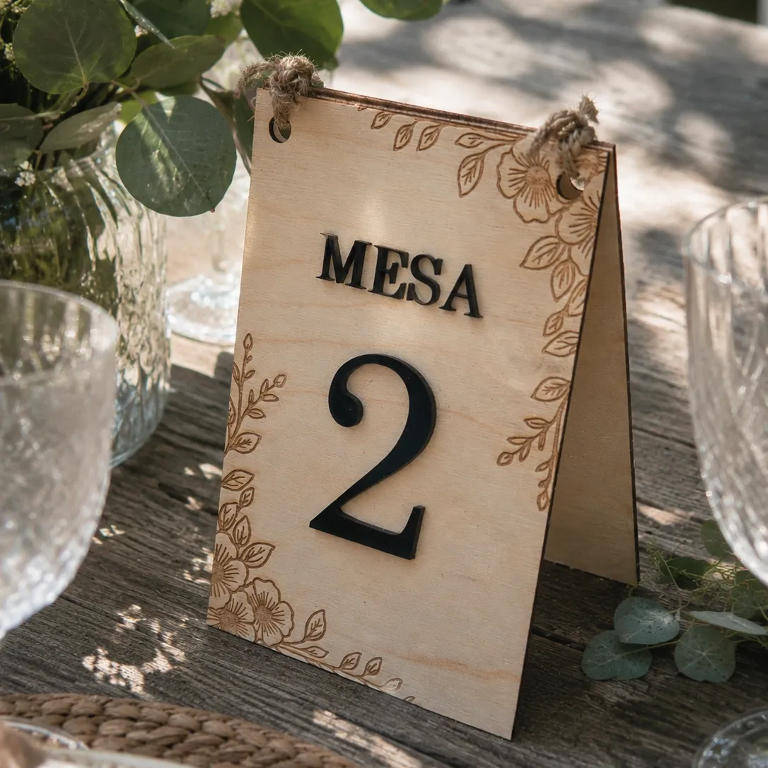 Número de Mesa Tenda em Madeira Gravada | Decoração Floral